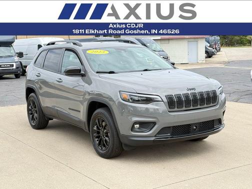 Sting Gray Clearcoat 2023 Jeep Cherokee Altitude Lux