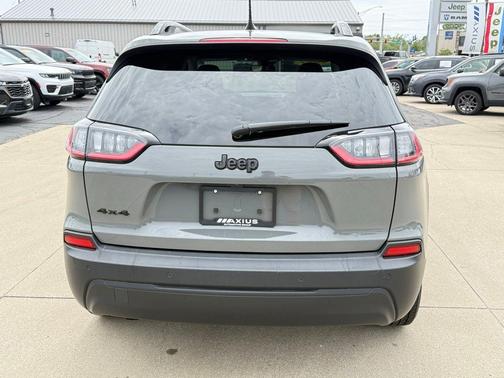 Sting Gray Clearcoat 2023 Jeep Cherokee Altitude Lux