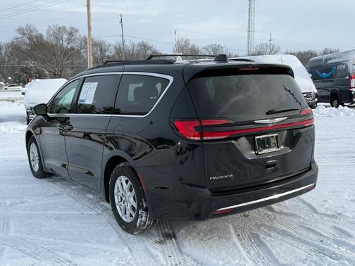 2022 Chrysler Pacifica Touring-L
