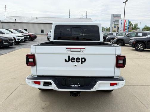 Bright White Clearcoat 2023 Jeep Gladiator Overland