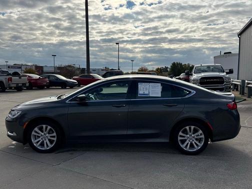 2016 Chrysler 200 Limited