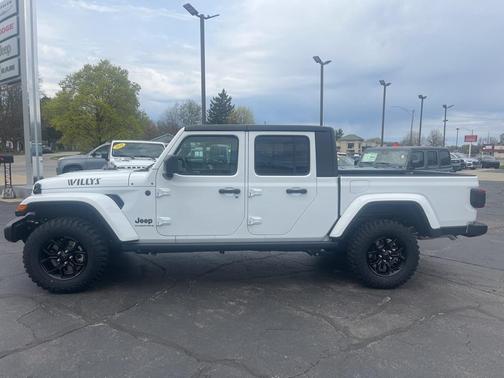 2025 Jeep Gladiator Sport