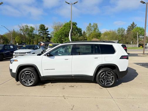 Bright White Clearcoat 2026 Jeep Cherokee LAREDO/LIMITED