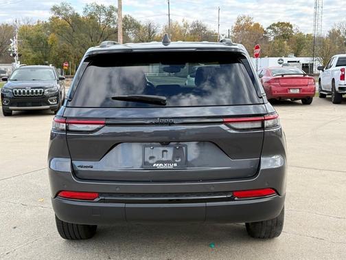 2024 Jeep Grand Cherokee Laredo