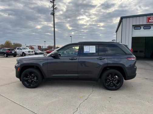 2024 Jeep Grand Cherokee Laredo