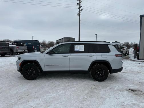 2024 Jeep Grand Cherokee L Laredo