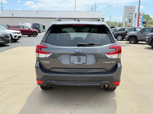 Magnetite Gray Metallic 2022 Subaru Forester Limited