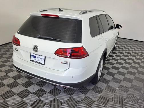 2017 Volkswagen Golf Alltrack TSI S