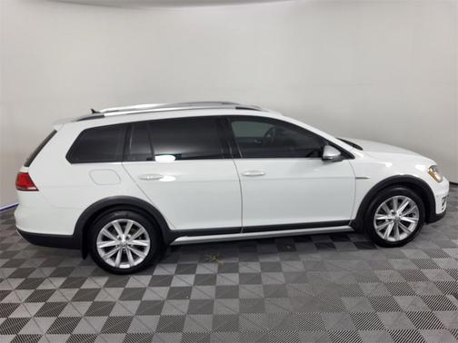 2017 Volkswagen Golf Alltrack TSI S