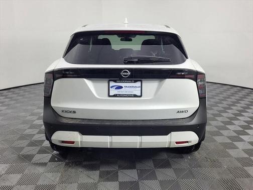 2025 Nissan Kicks SV