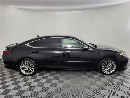 2020 Lexus ES 300h Luxury