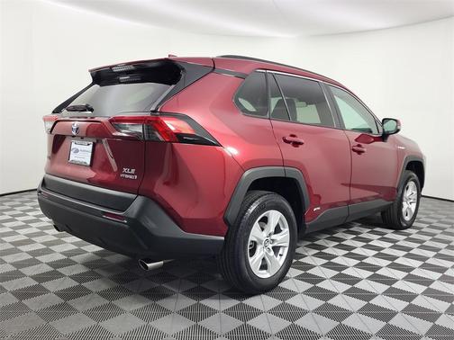 2021 Toyota RAV4 Hybrid XLE