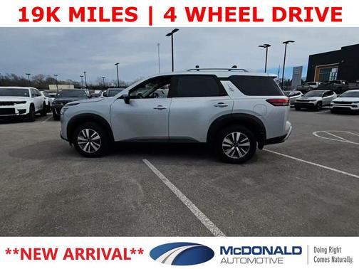 2023 Nissan Pathfinder SL 4WD