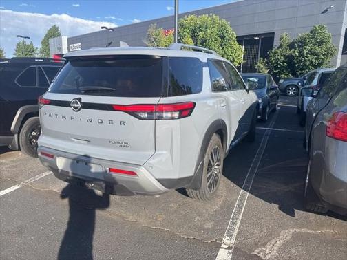 2023 Nissan Pathfinder Platinum 4WD