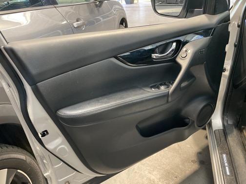 2022 Nissan Rogue Sport SV