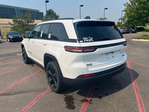 Bright White Clearcoat 2023 Jeep Grand Cherokee Limited