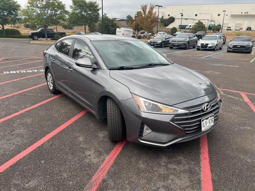 2019 Hyundai ELANTRA SE