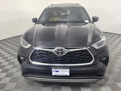2022 Toyota Highlander Platinum