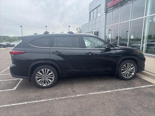 2022 Toyota Highlander Platinum