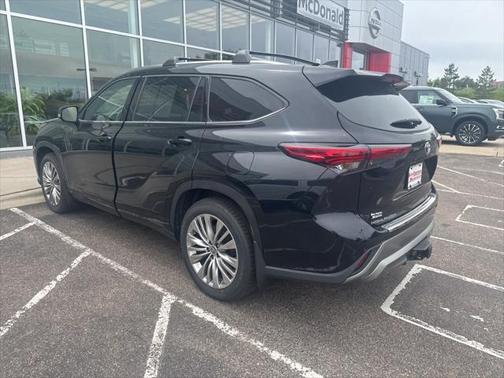 2022 Toyota Highlander Platinum