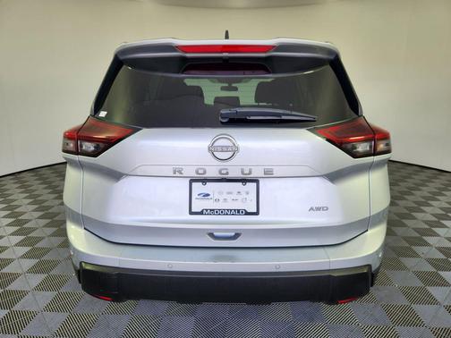 Brilliant Silver Metallic 2024 Nissan Rogue S
