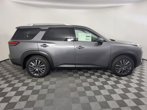 2025 Nissan Pathfinder SL 4WD
