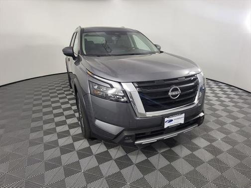 2025 Nissan Pathfinder SL 4WD