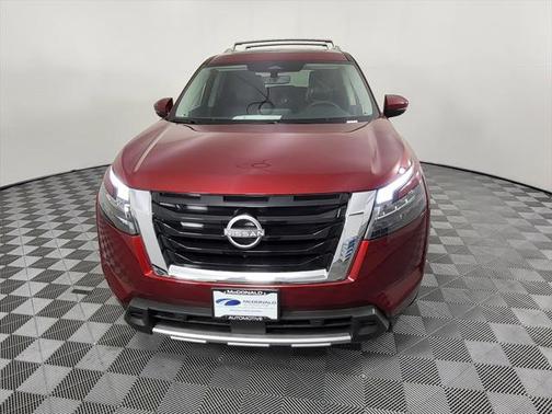 2025 Nissan Pathfinder SL 4WD