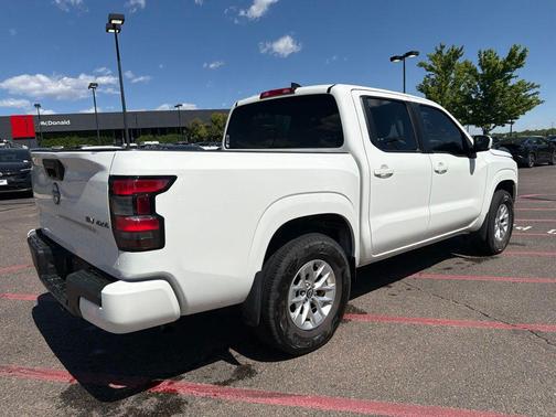 Glacier White 2024 Nissan Frontier SV