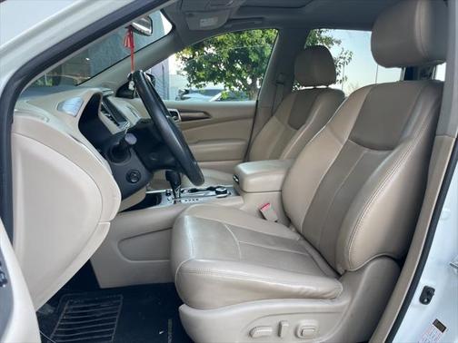 2017 Nissan Pathfinder Platinum