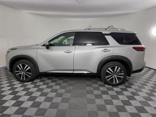 2025 Nissan Pathfinder Platinum 4WD