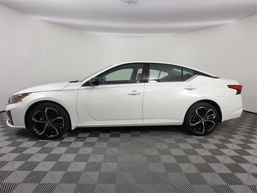 2023 Nissan Altima SR Intelligent AWD