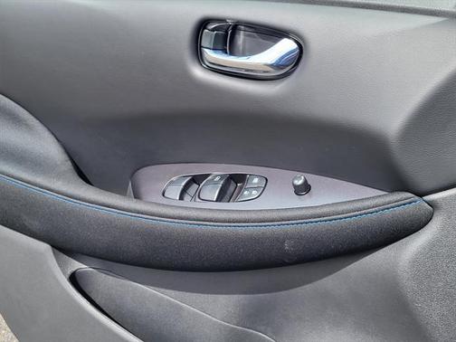 2025 Nissan Leaf S