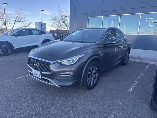 2017 INFINITI QX30 Luxury