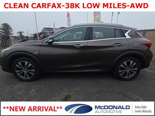 2017 INFINITI QX30 Luxury