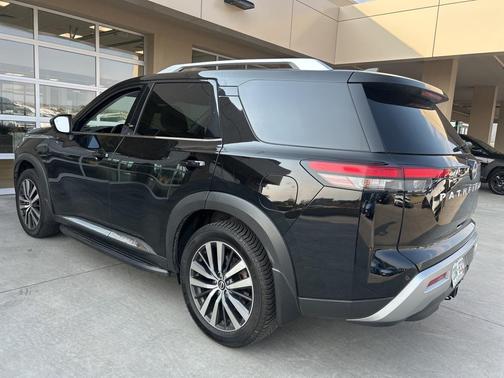 2022 Nissan Pathfinder Platinum 4WD