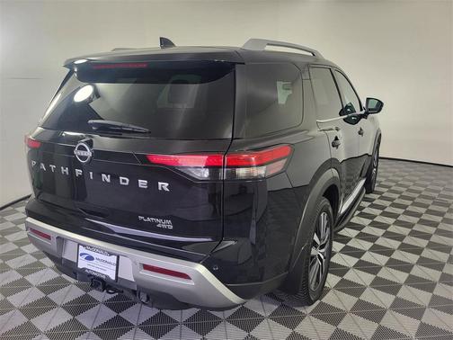 2022 Nissan Pathfinder Platinum 4WD