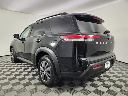 2024 Nissan Pathfinder SV 4WD