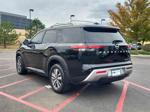 2023 Nissan Pathfinder SL 4WD