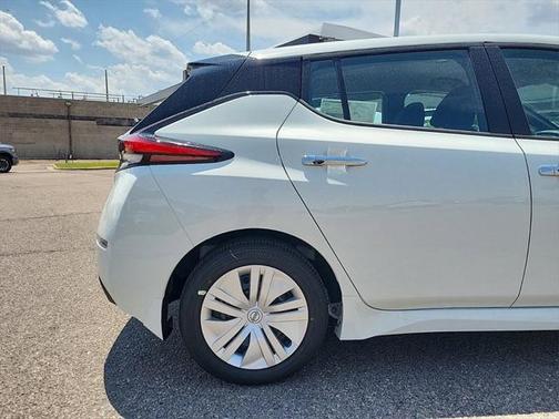 2025 Nissan Leaf S