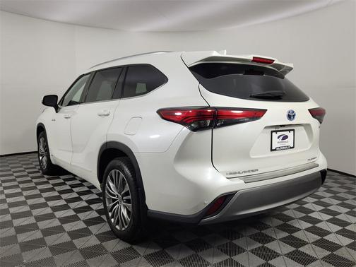 2021 Toyota Highlander Hybrid Platinum