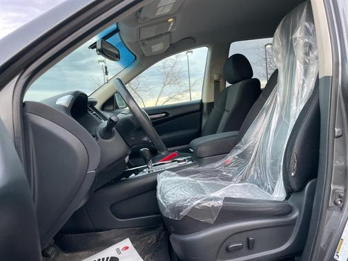 2017 Nissan Pathfinder SV