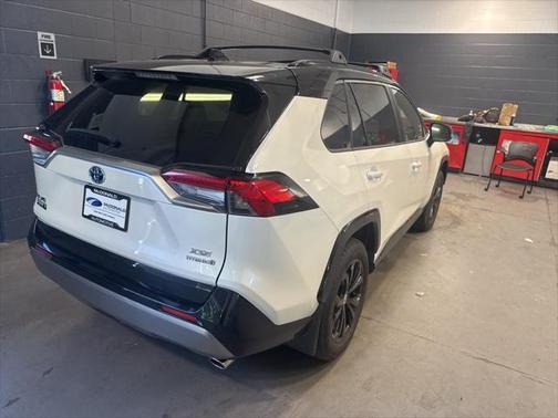 2022 Toyota RAV4 Hybrid SE
