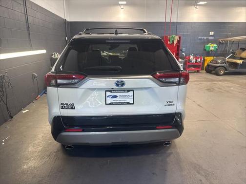 2022 Toyota RAV4 Hybrid SE