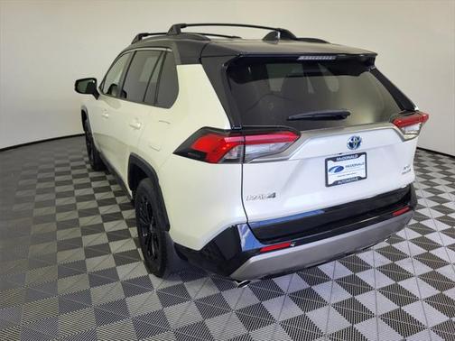 2022 Toyota RAV4 Hybrid SE