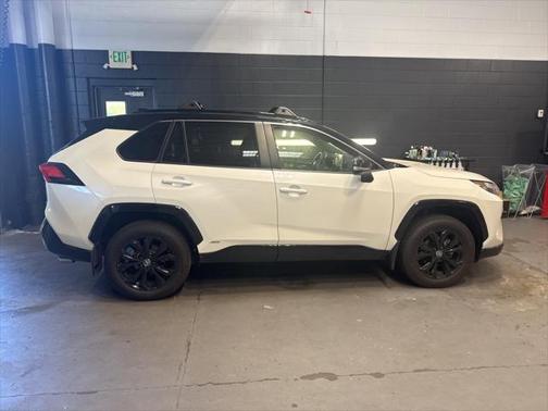 2022 Toyota RAV4 Hybrid SE