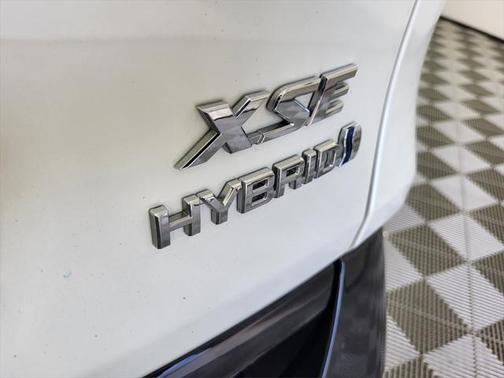 2022 Toyota RAV4 Hybrid SE