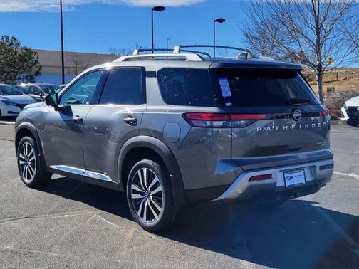 2025 Nissan Pathfinder Platinum 4WD