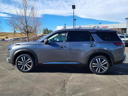 2025 Nissan Pathfinder Platinum 4WD
