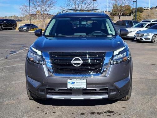 2025 Nissan Pathfinder Platinum 4WD